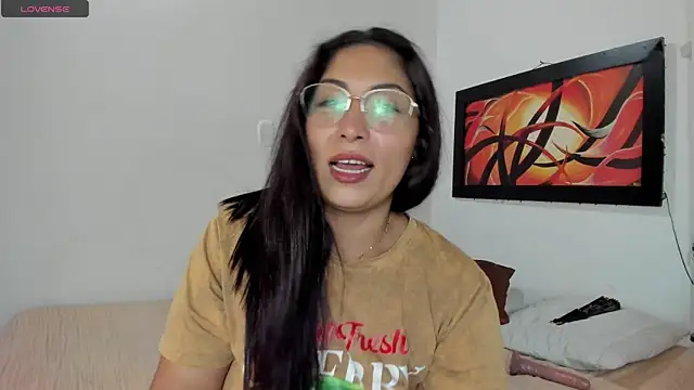 Lauralove_69 webcam