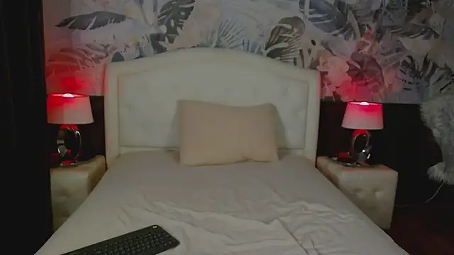 MaeveMoon webcam