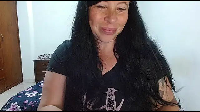 LauraMallioni live sex cam