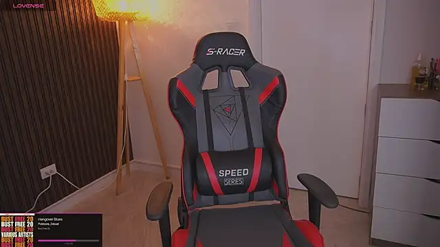 DanikaDillan webcam
