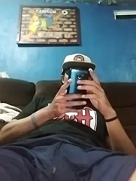 AlexAlejandro13 webcam