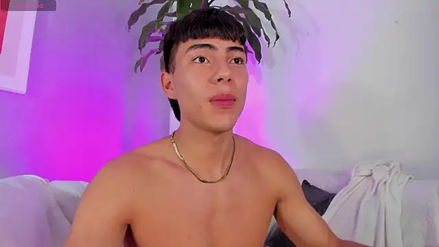 ethansantori (M twink) - Balls close to cam