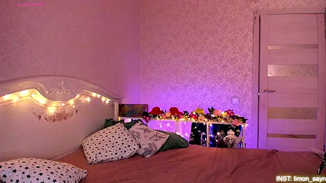 lillymoure_ - LillyMoure_'s free webcam
