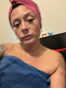 bossyroxy84 - Bossyroxy84's free webcam - UK Sex Cams