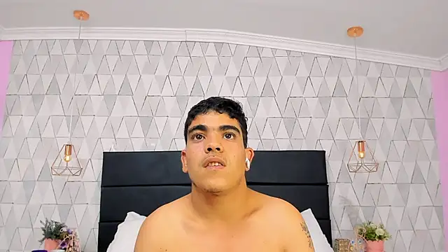 mikehuddson - MikeHuddson's free webcam - UK Sex Cams