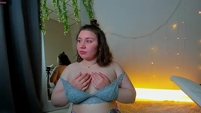 Maya_Raay webcam