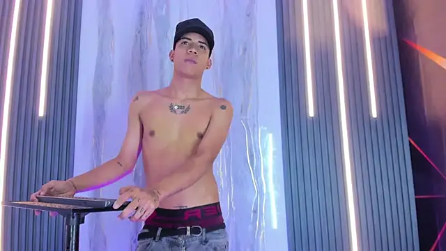 Guys_Latino_Hot webcam