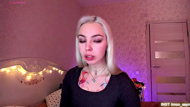 LillyMoure_ webcam