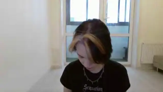 LxayBloom webcam