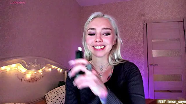 LillyMoure_ webcam