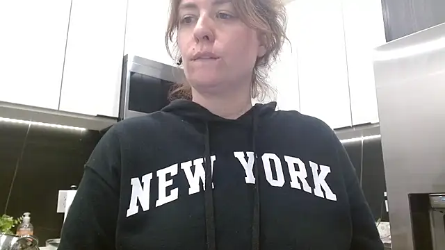 HazelSkyesChat webcam