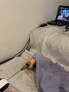 Ozge-SluttyScream69 webcam