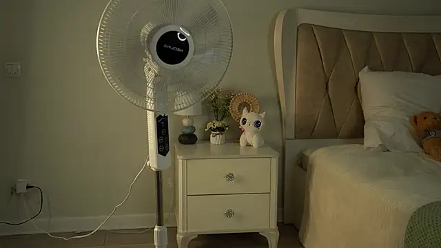 LeanaMolski webcam