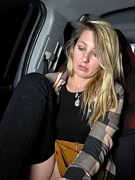 SheIsSomething webcam