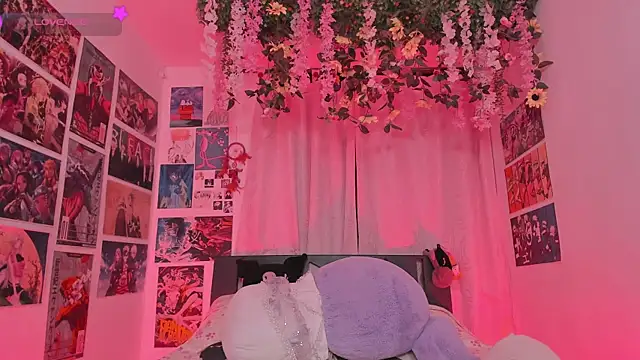 MissCurvyTop webcam