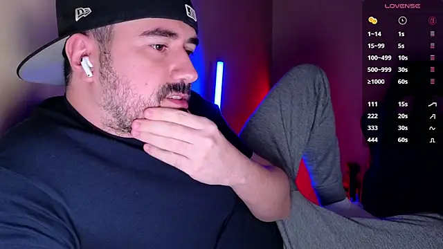 DominantTheo webcam