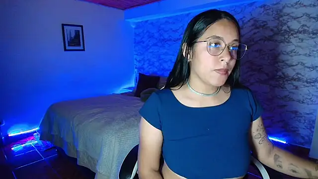Camila_IRoose webcam