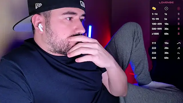 DominantTheo webcam