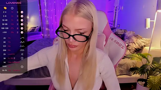 AnyaTaylor_ webcam