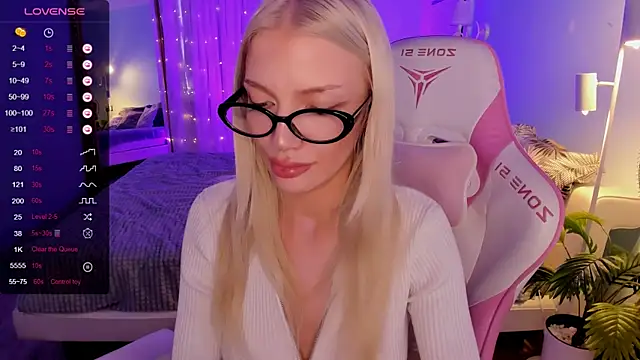AnyaTaylor_ webcam
