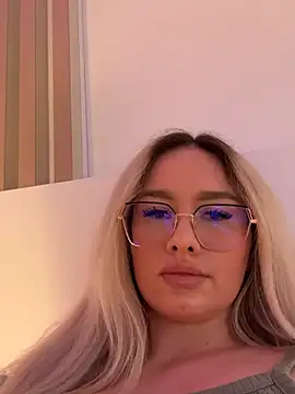 mollyxxx - Mollyxxx's free webcam - UK Sex Cams