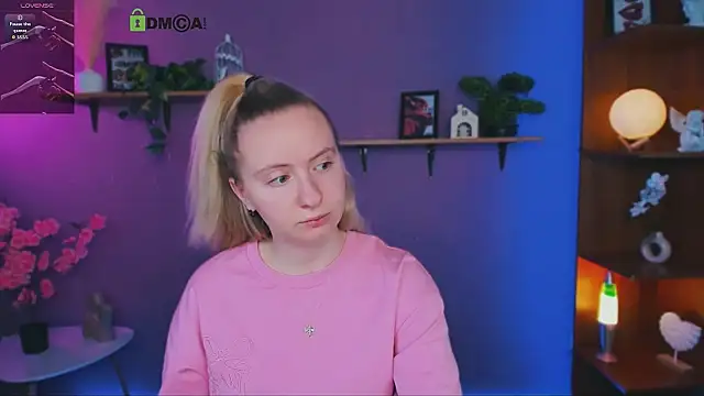 mila_glow1 webcam