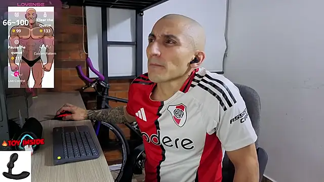 Marck_Muscle webcam