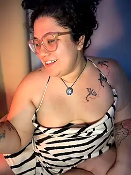 CurlyMilf_Vannexxxa webcam
