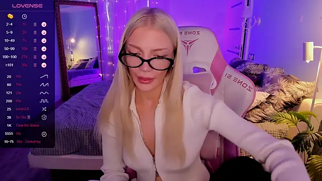 AnyaTaylor_ webcam