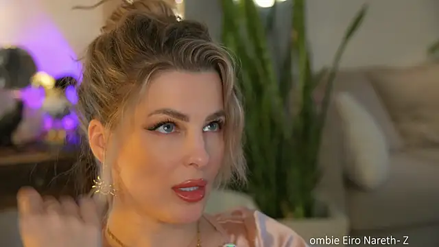 Lady--M webcam