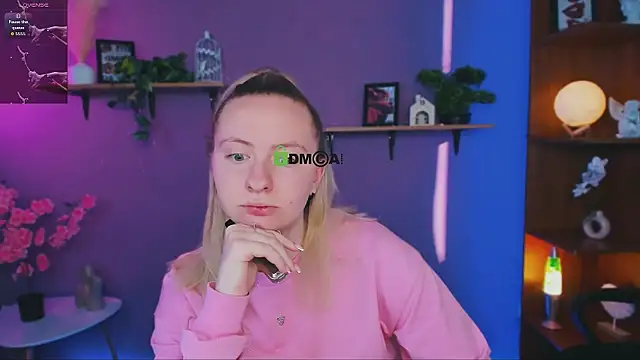 mila_glow1 webcam