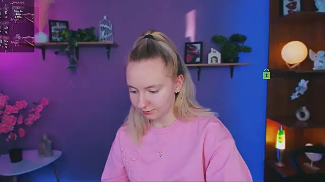 mila_glow1 webcam