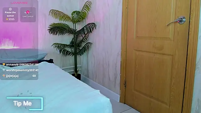 Valerie_Woods webcam