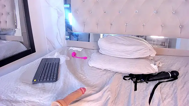 Luna_Tylor webcam