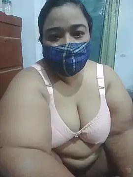 momo_loves webcam