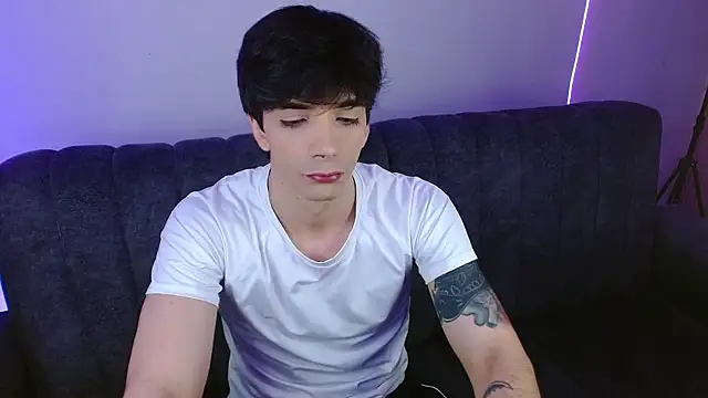 H3ll_B0I webcam