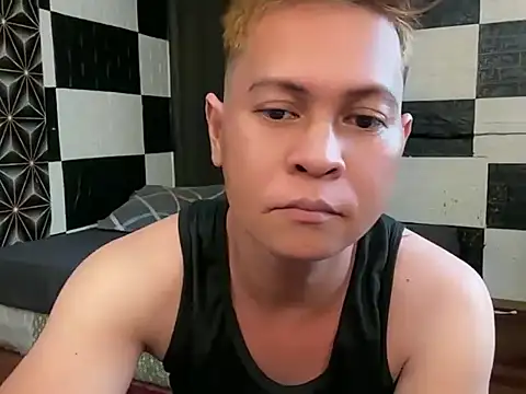 AsianHotBODYY webcam