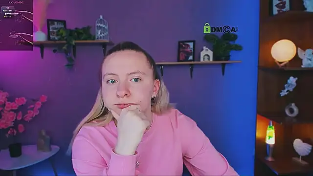 mila_glow1 webcam
