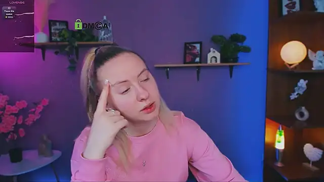 mila_glow1 webcam