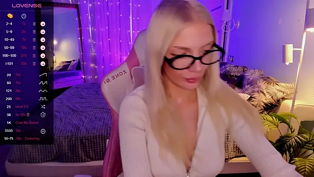 AnyaTaylor_ webcam