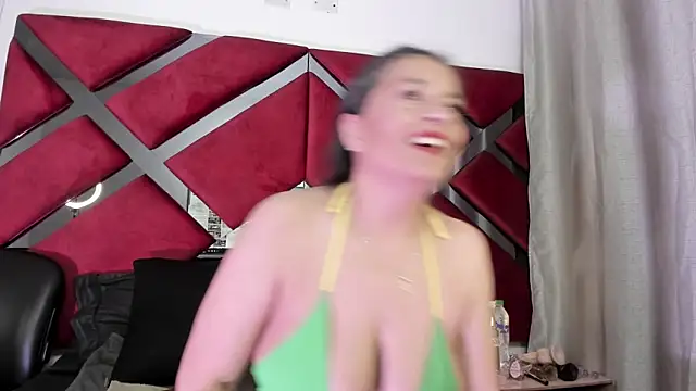 Kendra-Foxxy webcam
