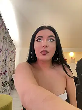 KeiraDark webcam