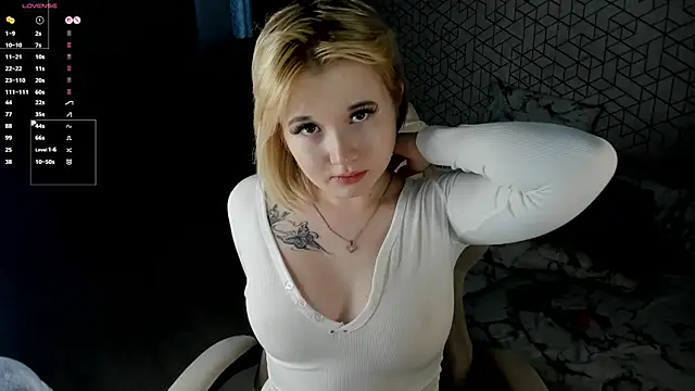 NayaValen webcam
