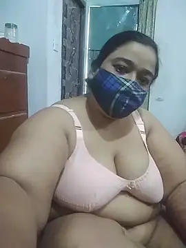 momo_loves webcam