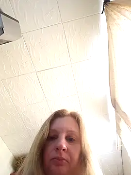 BustyBlond webcam