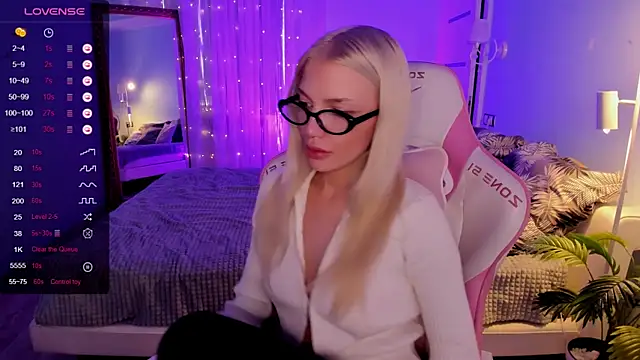 AnyaTaylor_ webcam