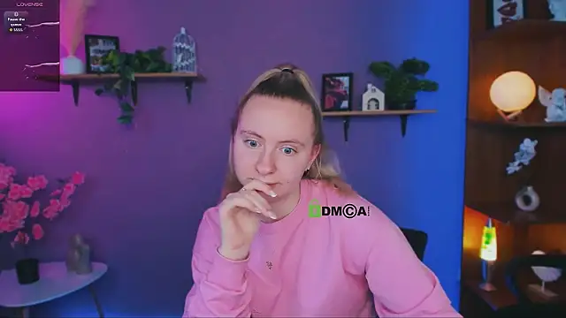 mila_glow1 webcam