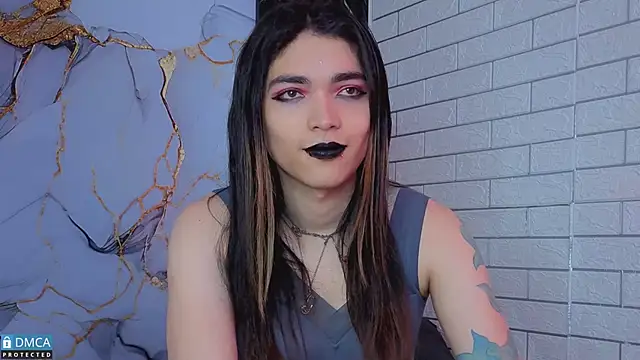 MaeveKuro webcam