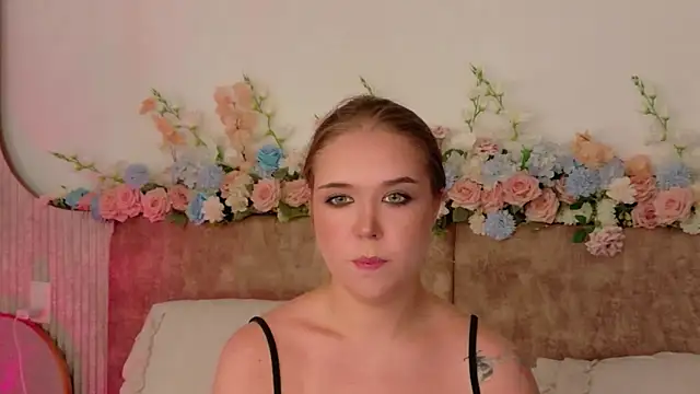 Lilith_Bonheur webcam
