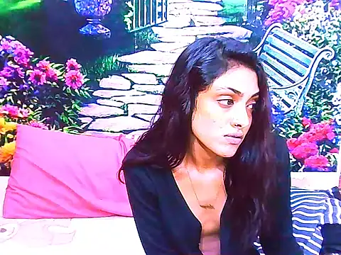 IndianPretty14u2Luv webcam